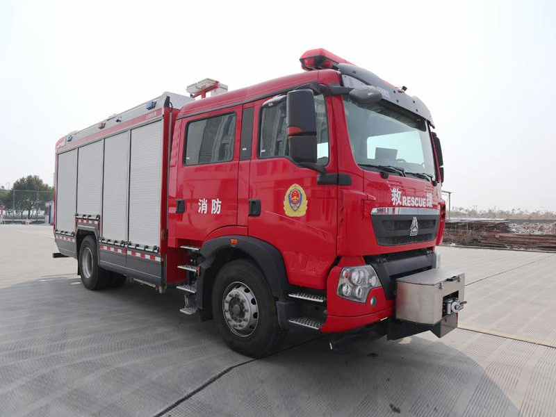 Compressed Air Foam Fire Engine